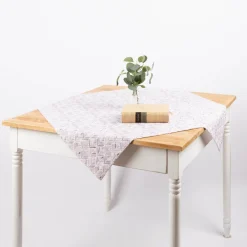Tischdecke aus Baumwolle mit Aquarell Ornamenten in Weiß und Lila in versch. Größen von SCHÖNER LEBEN.