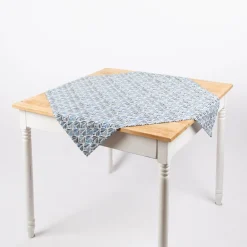 Tischdecke aus Baumwolle mit Aquarell Ornamenten in Weiß und Blau in versch. Größen von SCHÖNER LEBEN.