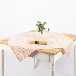 Tischdecke aus Baumwolle mit Aquarell Ornamenten in Weiß und Terracotta in versch. Größen von SCHÖNER LEBEN.
