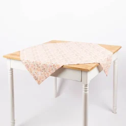 Tischdecke aus Baumwolle mit Aquarell Ornamenten in Weiß und Terracotta in versch. Größen von SCHÖNER LEBEN.