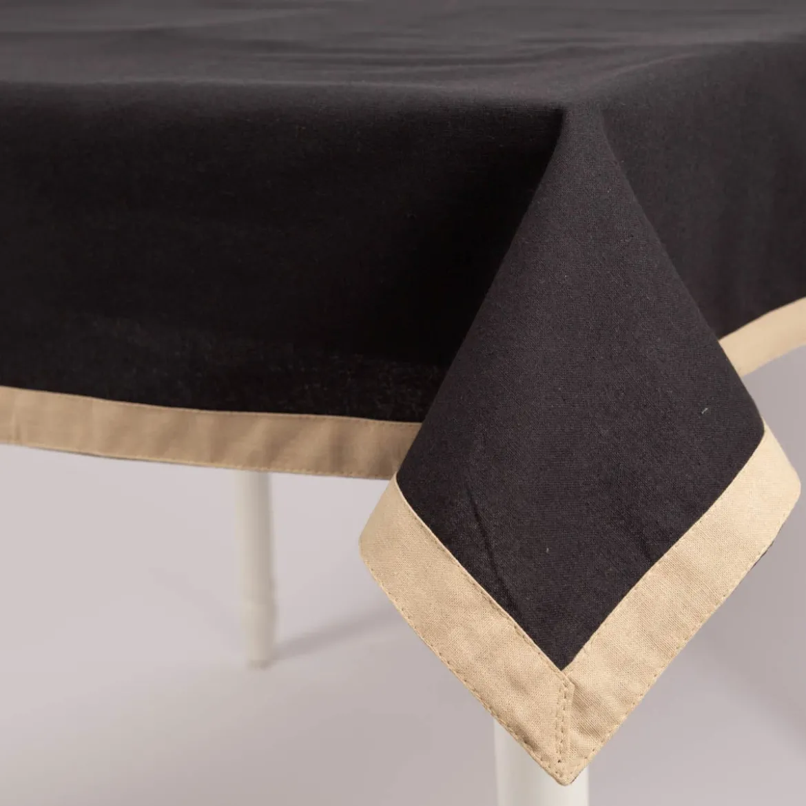 Tischdecke Duo aus Baumwolle wendbar mit abgesetztem Saum schwarz-natur 140x240cm