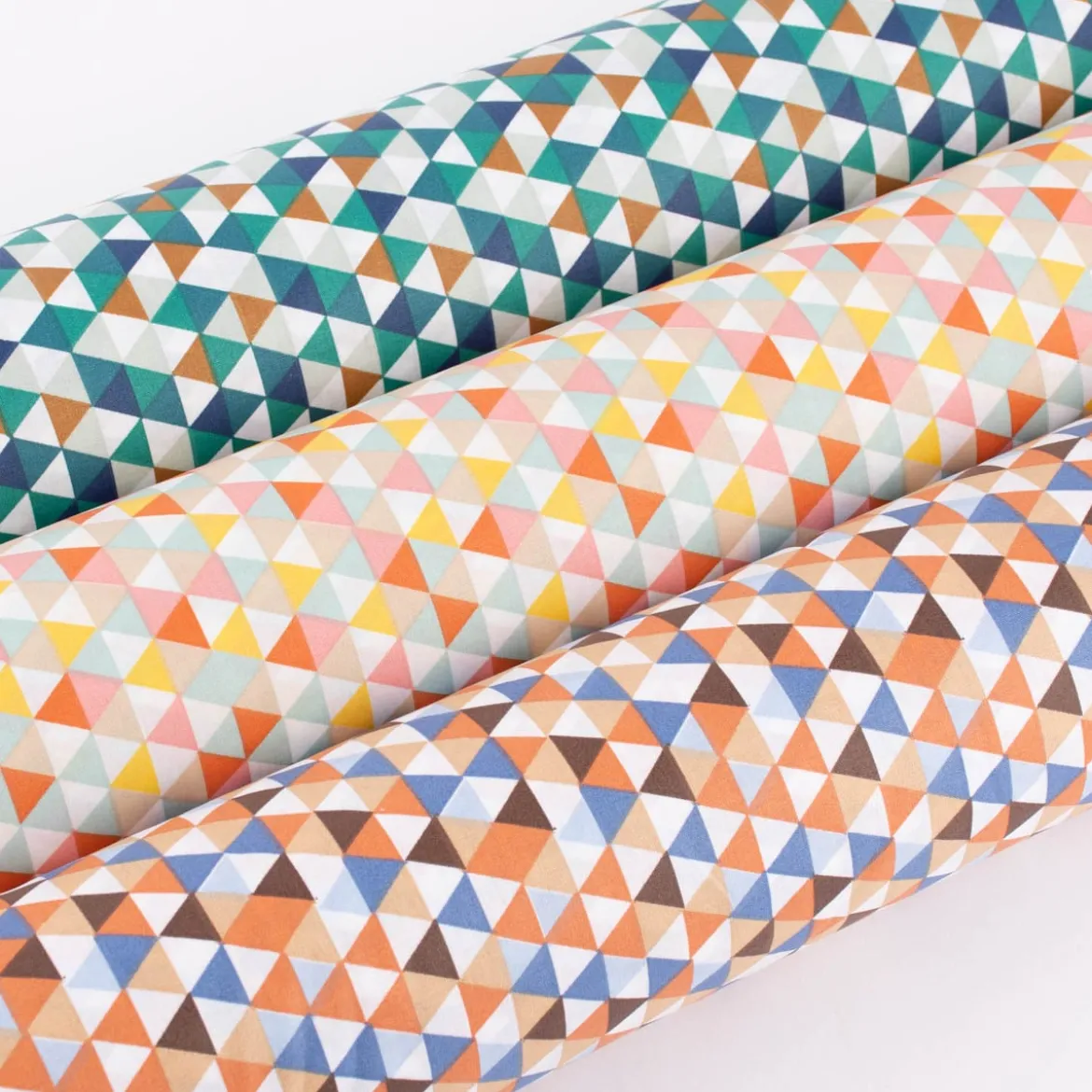 Tischdeckenstoff beschichtete Baumwolle TRIMIA Dreiecke weiß blau bunt 1,45m Breite
