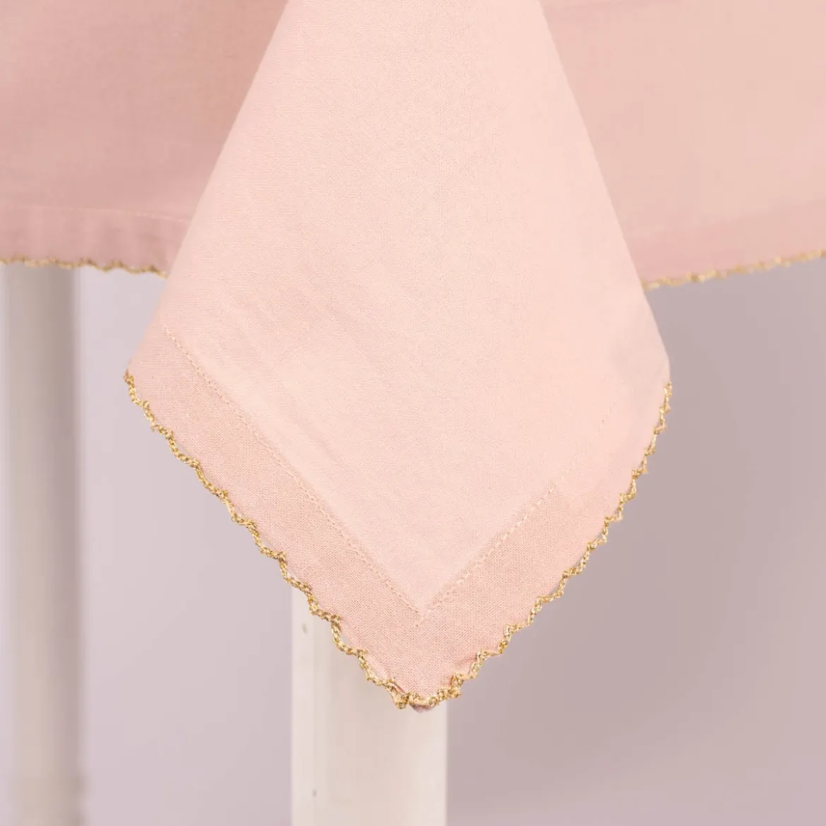 Tischdecke Runa mit Borte rosa goldfarbig 150x250cm