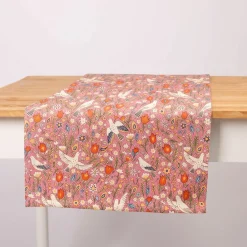 Tischläufer aus Baumwolle mit Blumen und Tauben rosa bunt 40x160cm von SCHÖNER LEBEN.