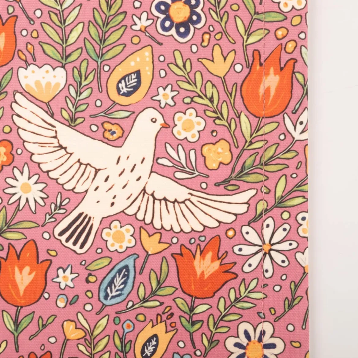 Tischläufer aus Baumwolle mit Blumen und Tauben rosa bunt 40x160cm von SCHÖNER LEBEN.