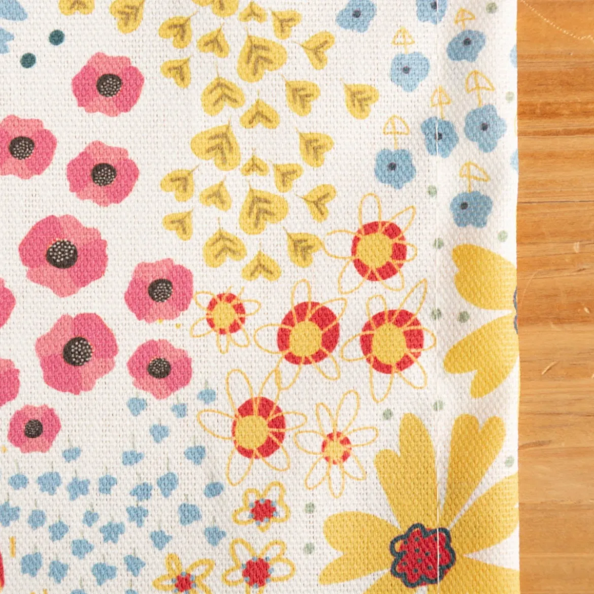 Tischläufer aus Baumwolle mit Mini Blumen weiß bunt 40x160cm von SCHÖNER LEBEN.