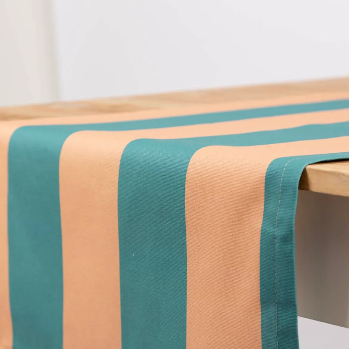 Tischläufer aus Baumwolle mit Streifen apricot grün 40x160cm von SCHÖNER LEBEN.
