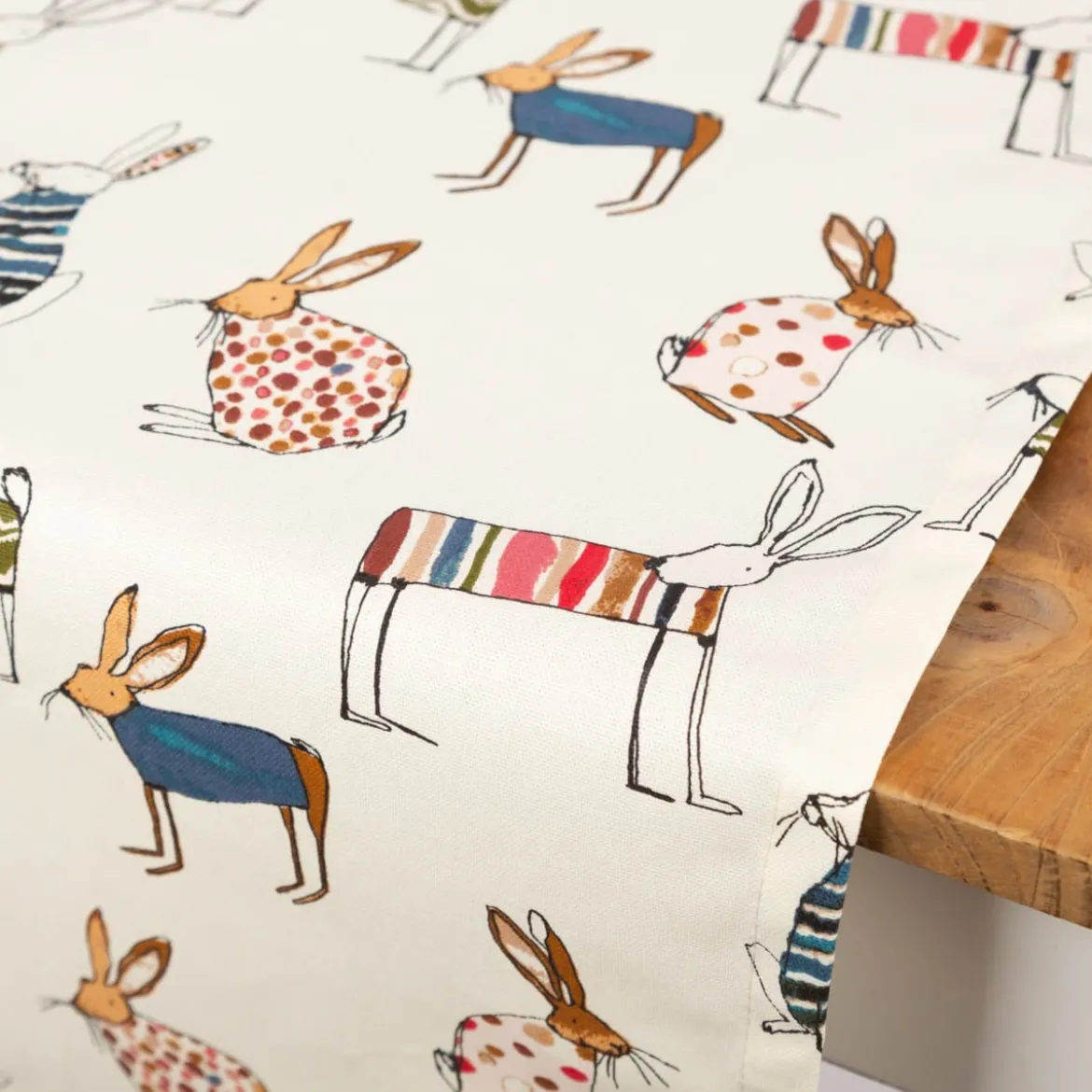 Tischläufer Baumwolle Hasen beige bunt 40x160cm von SCHÖNER LEBEN.