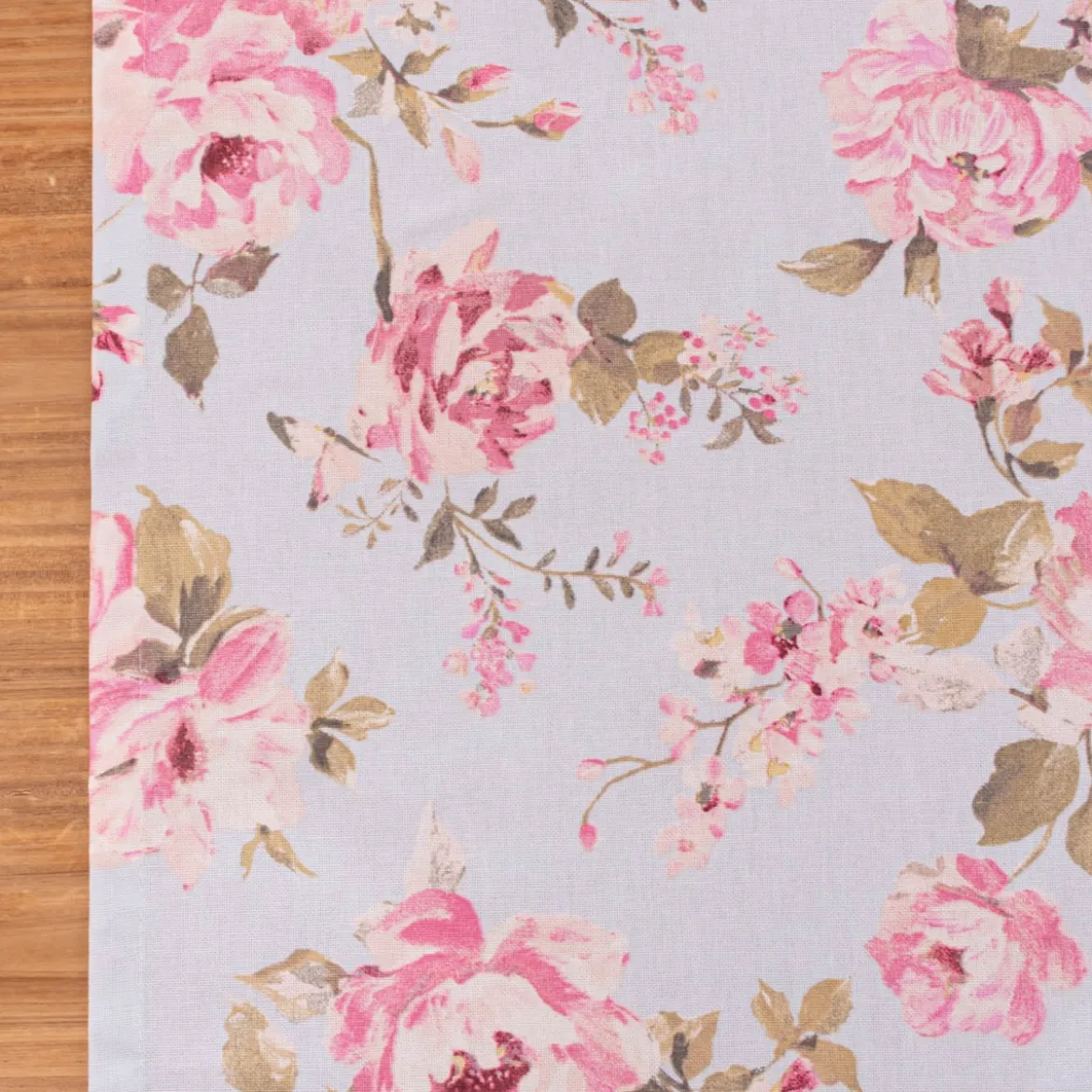 Tischläufer Classic Painted Rose Rosen hellblau rosa 40x160cm von SCHÖNER LEBEN.