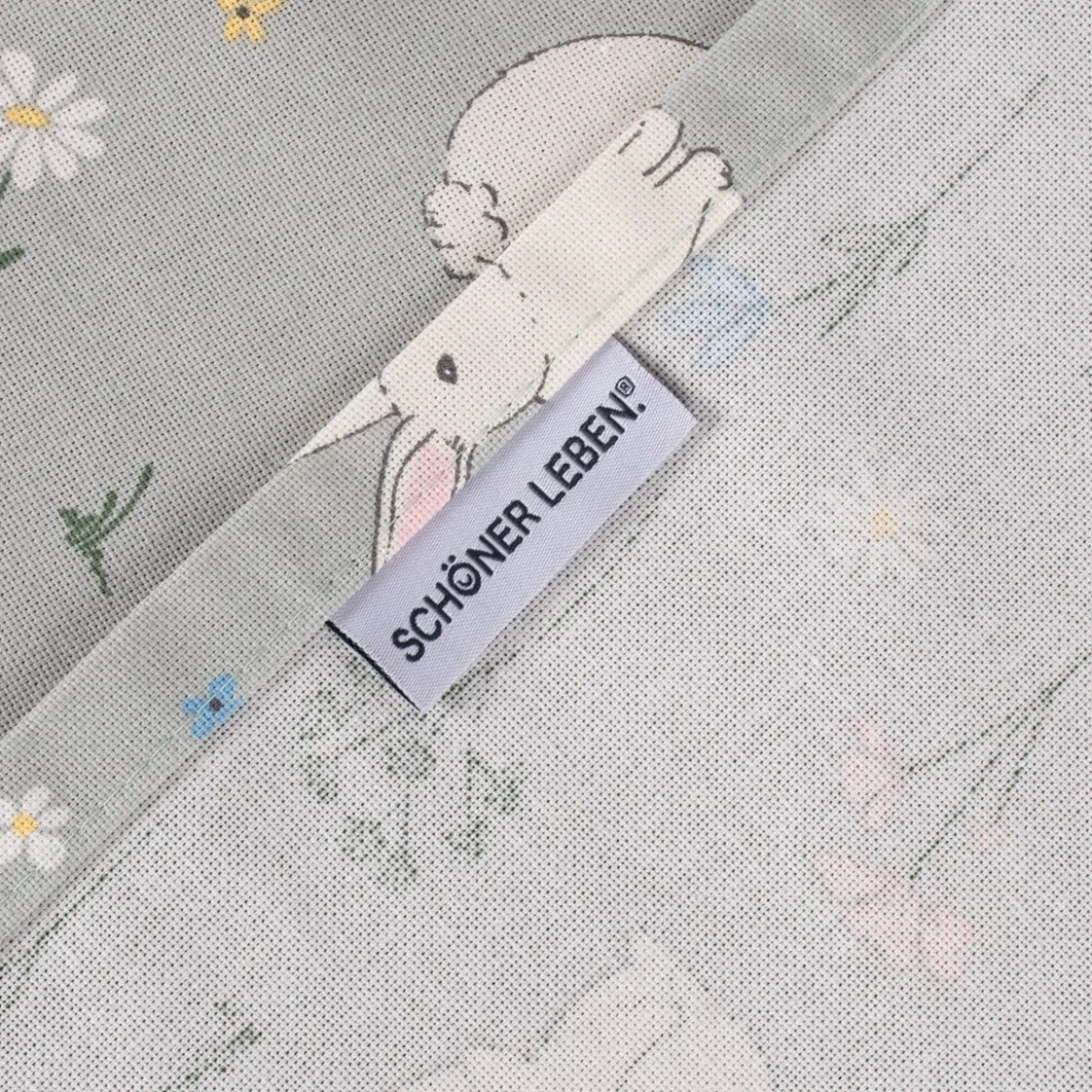 Tischläufer Cute Rabbit Garden Hasen Blumen mintgrün bunt 40x160cm von SCHÖNER LEBEN.
