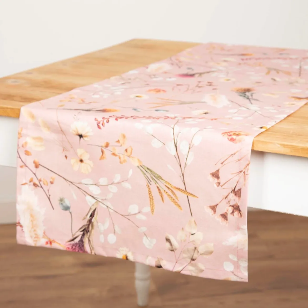 Tischläufer Dried Flower Romance rosa in 40x160cm von SCHÖNER LEBEN.