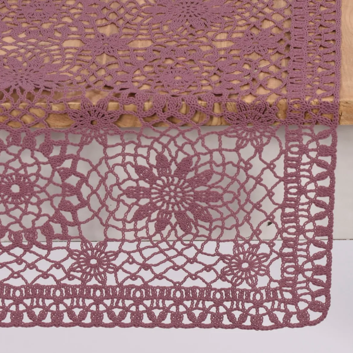 Tischläufer Häkelspitze Amira cassis 40x150cm