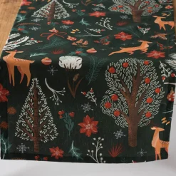 Tischläufer Scandi Winter Forest dunkelgrün 40x160cm von SCHÖNER LEBEN.