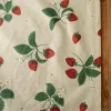 Tischläufer Strawberry Happy Fruit Erdbeeren vanille rot grün 40x160cm von SCHÖNER LEBEN