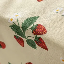 Tischläufer Strawberry Happy Fruit Erdbeeren vanille rot grün 40x160cm von SCHÖNER LEBEN