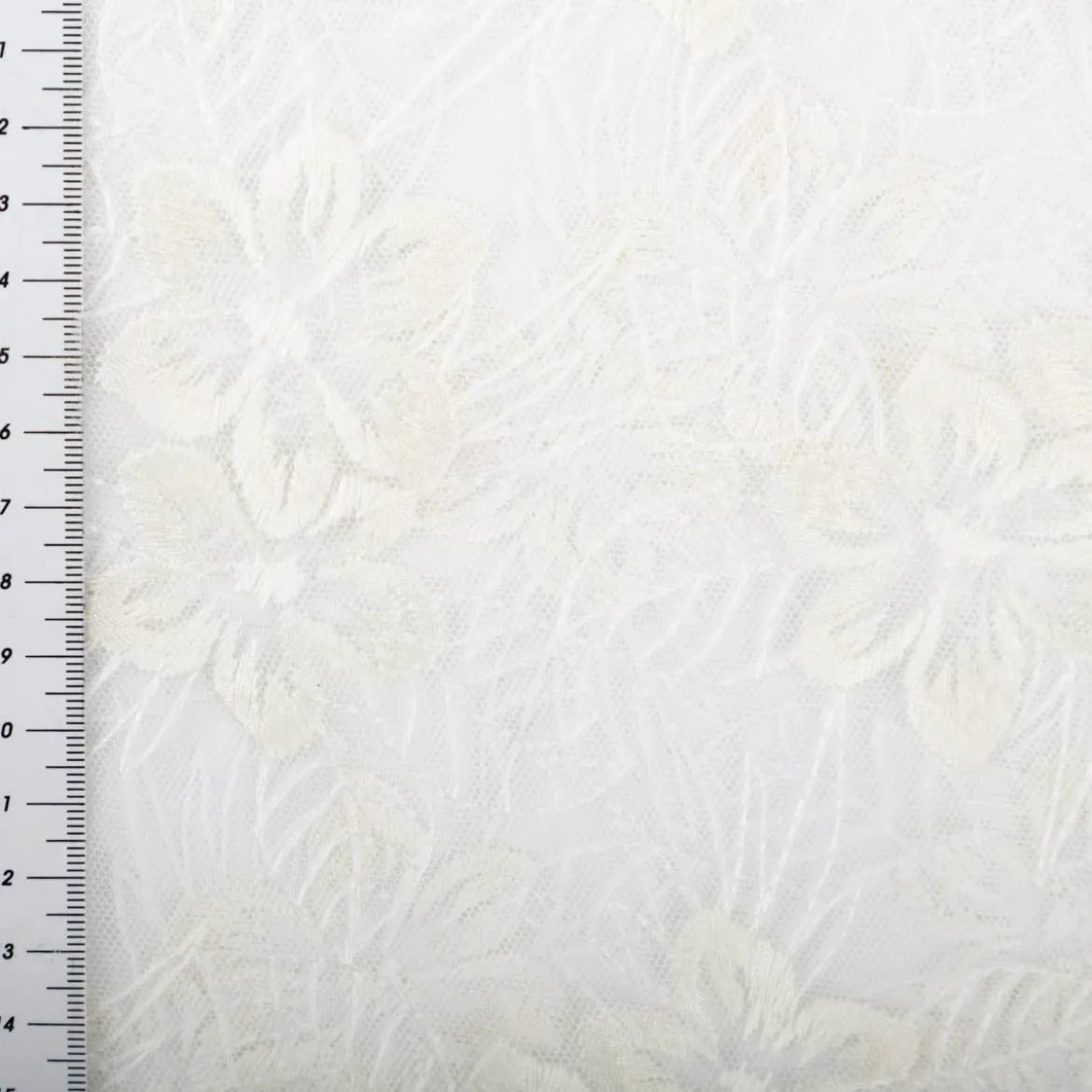 Tüllstoff mit Blumenstickerei wollweiß 140cm breit