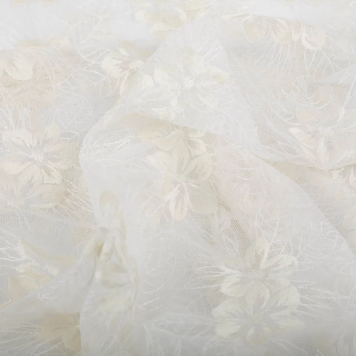 Tüllstoff mit Blumenstickerei wollweiß 140cm breit