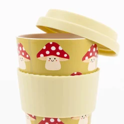To go Becher aus recycelten PET Flaschen Fliegenpilz grün rot weiß 400ml von Sass & Belle