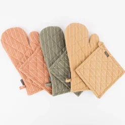 Topflappen aus Baumwolle gestreift olivgrün weiß 20x20cm von Linen & More