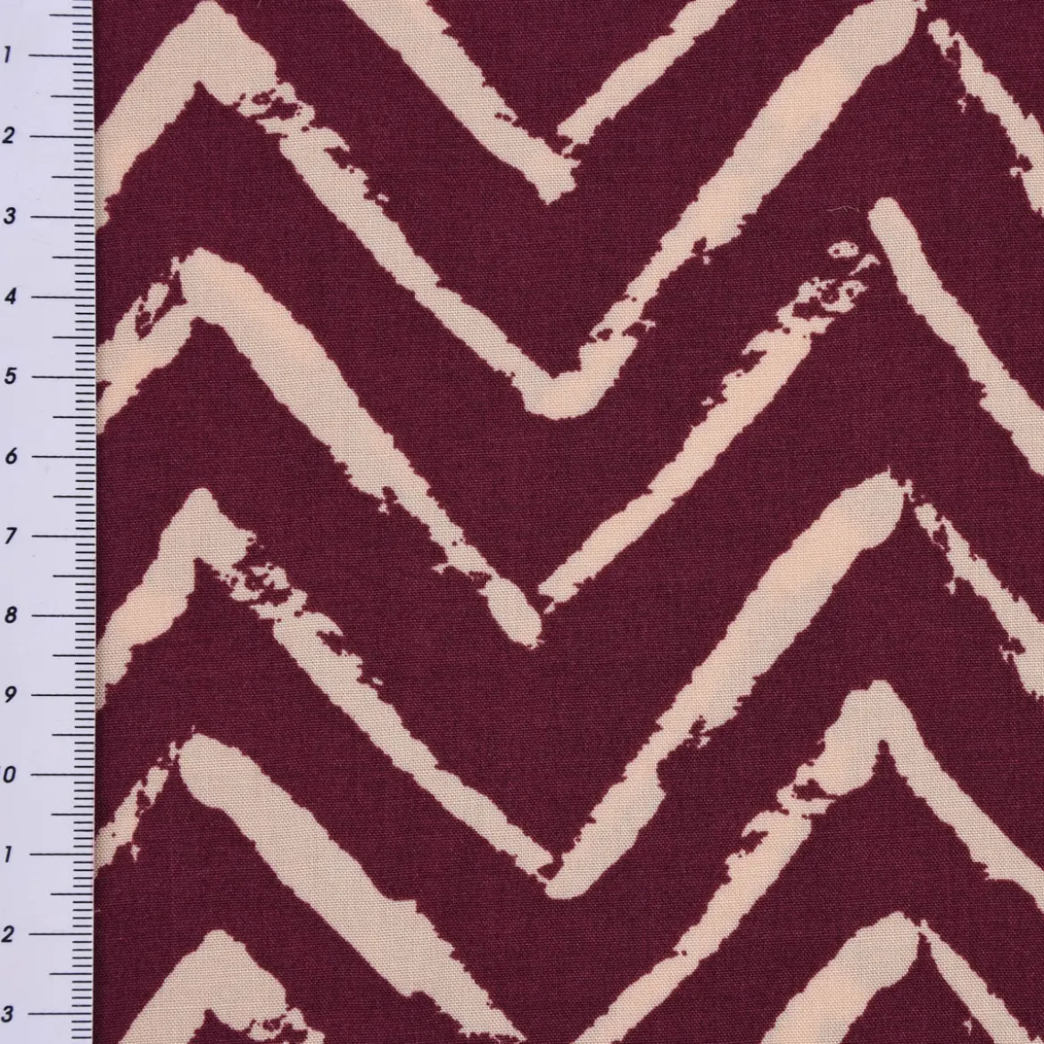 Viskosestoff Bekleidungsstoff Radiance Chevronmuster ZIG ZAG aubergine beige 1,40m Breite