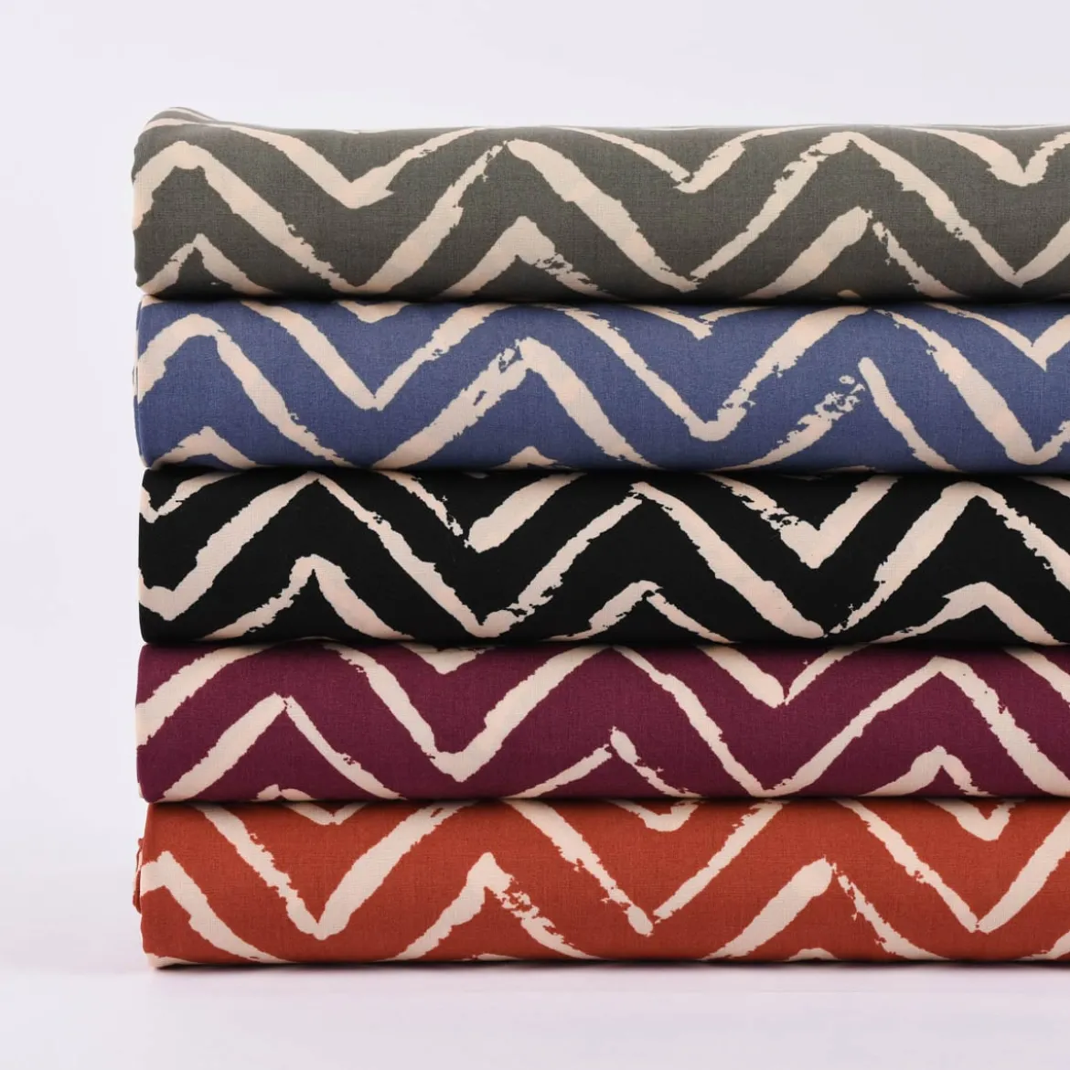 Viskosestoff Bekleidungsstoff Radiance Chevronmuster ZIG ZAG aubergine beige 1,40m Breite
