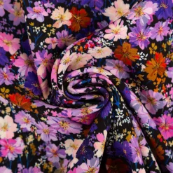 Viskose Stoff für Bekleidung Blumen lila 140cm Stoffbreite