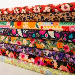 Viskose Stoff für Bekleidung Blumen abstrakt blau pink 140cm Stoffbreite
