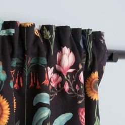 Vorhang Baumwolle Blumen Palmenblätter schwarz bunt mit Smok-Schlaufenband 245x130cm (HxB) oder Wunschmaß von SCHÖNER LEBEN.