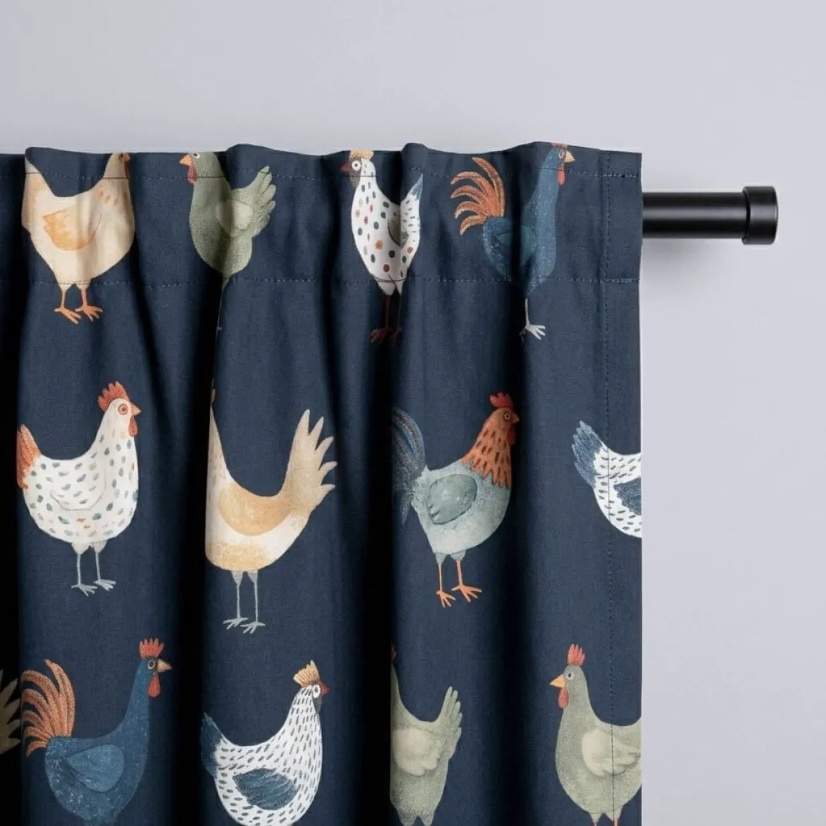 Vorhang Baumwolle Hühner dunkelblau bunt Landhaus mit Smok-Schlaufenband 245x130cm (HxB) oder Wunschmaß von SCHÖNER LEBEN.