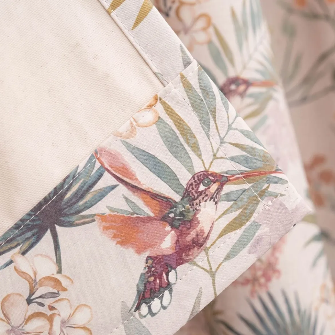 Vorhang Baumwolle Kolibri Blumen Blätter weißgrau petrol aubergine mit Smok-Schlaufenband 245x130cm (HxB) oder Wunschmaß von SCHÖNER LEBEN.