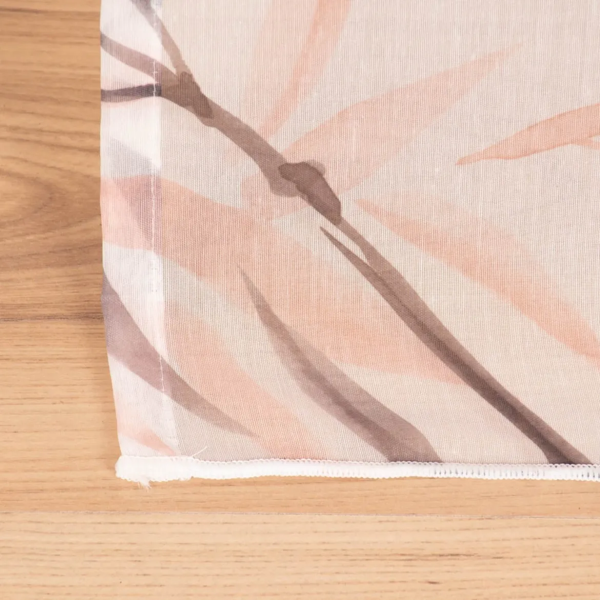 Vorhang Gardine Smilla mit Schlaufenband verdeckte Schlaufen Blätterzweige weiß rosa grau 145x245cm