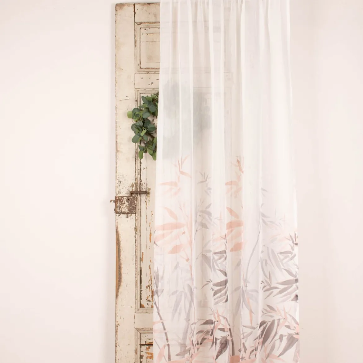 Vorhang Gardine Smilla mit Schlaufenband verdeckte Schlaufen Blätterzweige weiß rosa grau 145x245cm