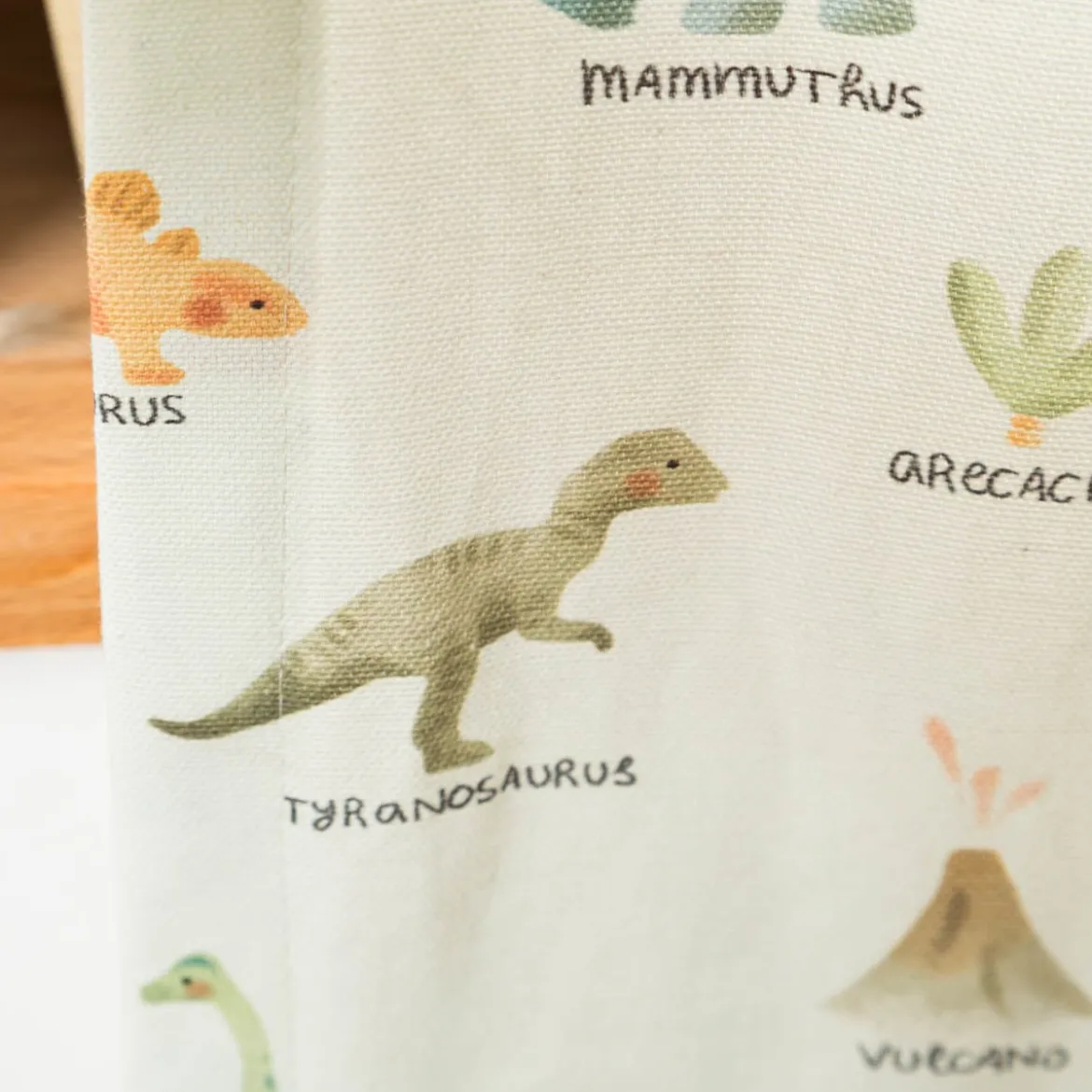 Vorhang Kinderzimmer mit Smok-Schlaufenband Dinosaurier mintgrün bunt in 245cm oder Wunschlänge von SCHÖNER LEBEN.
