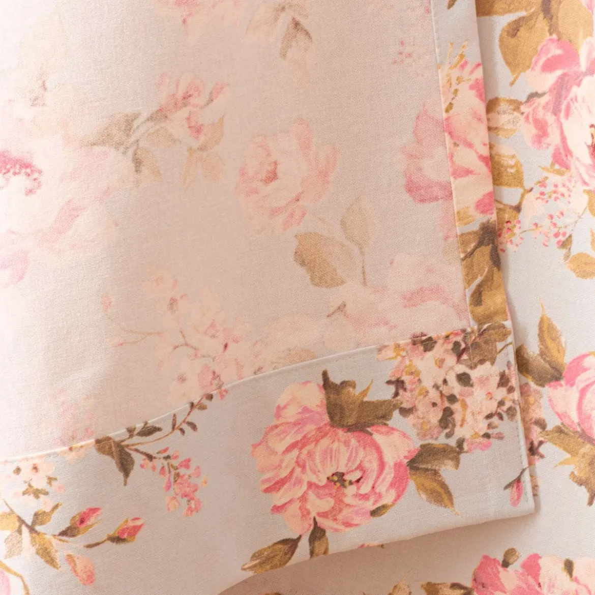 Vorhang mit Ösen Classic Painted Rose Rosen hellblau rosa in 245cm oder Wunschlänge von SCHÖNER LEBEN.