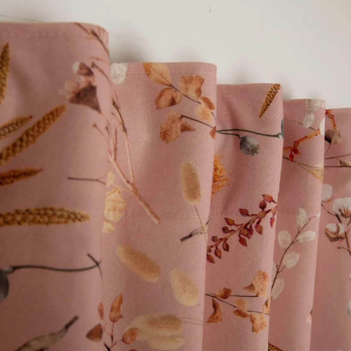 Vorhang mit Smok-Schlaufenband Dried Flower Romance rosa in 245cm oder Wunschlänge von SCHÖNER LEBEN.