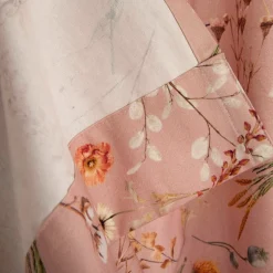 Vorhang mit Smok-Schlaufenband Dried Flower Romance rosa in 245cm oder Wunschlänge von SCHÖNER LEBEN.