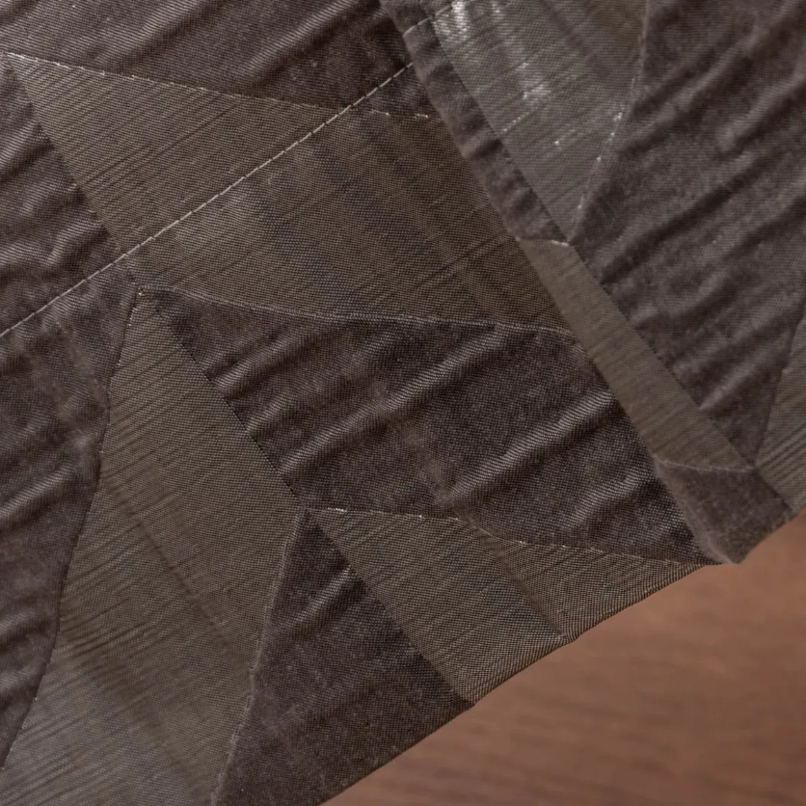 Vorhang Willow Doubleface Doppelgewebe Chevron Streifen anthrazit in 245cm hoch mit div. Breiten oder Wunschmaß von SCHÖNER LEBEN.