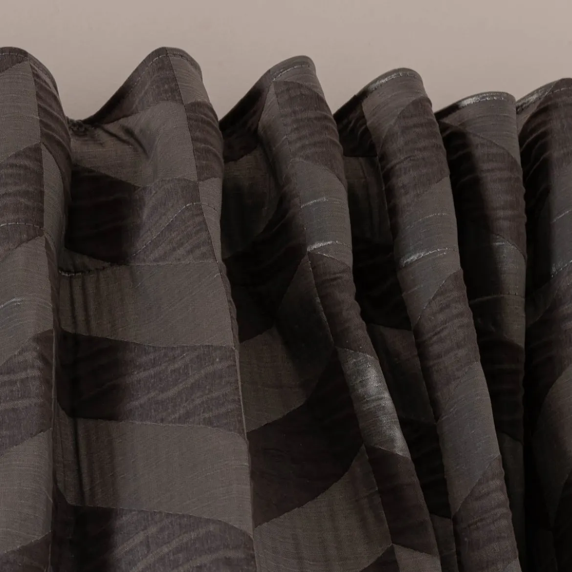 Vorhang Willow Doubleface Doppelgewebe Chevron Streifen anthrazit in 245cm hoch mit div. Breiten oder Wunschmaß von SCHÖNER LEBEN.