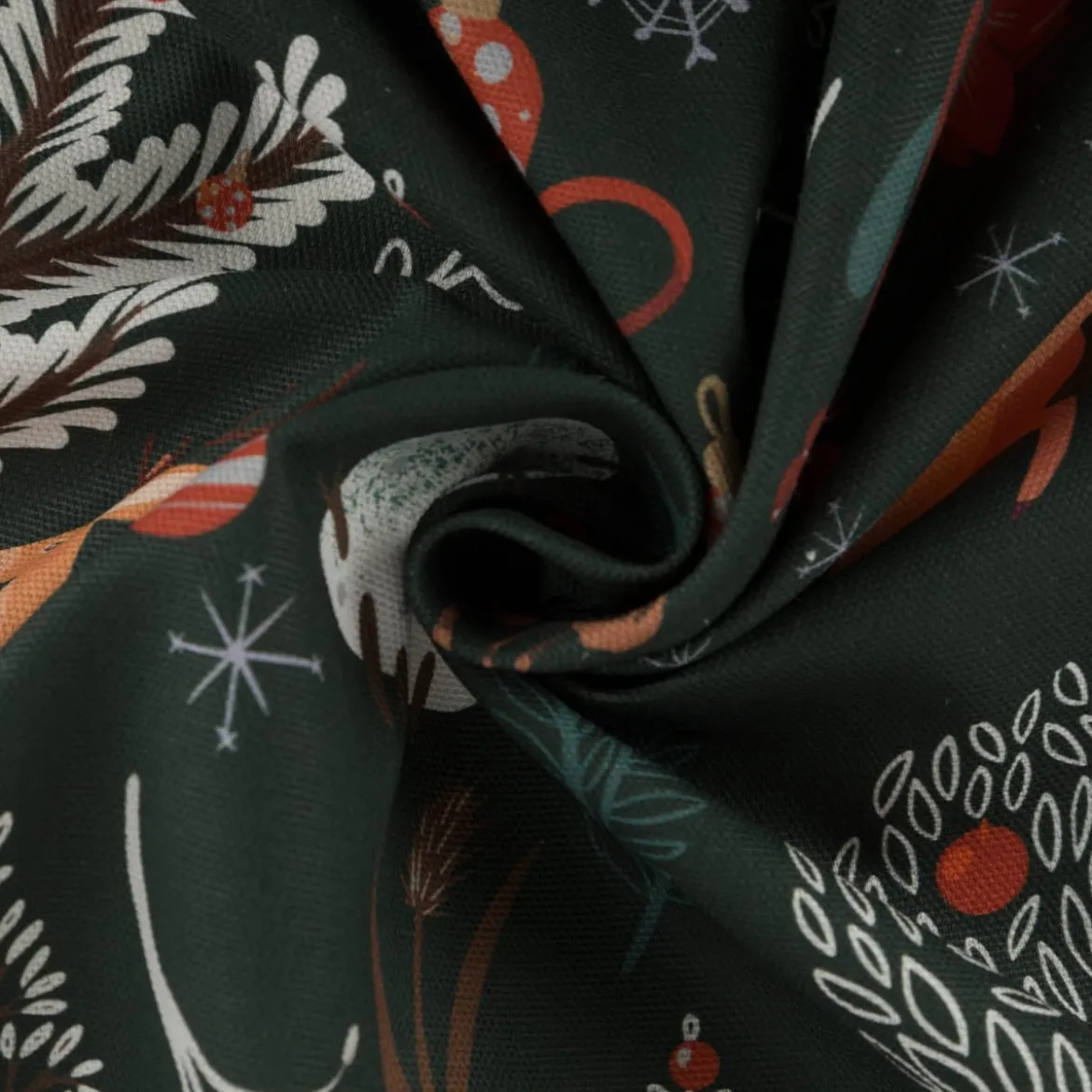 Weihnachtsstoff Baumwollstoff Digitaldruck Scandi Winter Forest dunkelgrün1,40m Breite