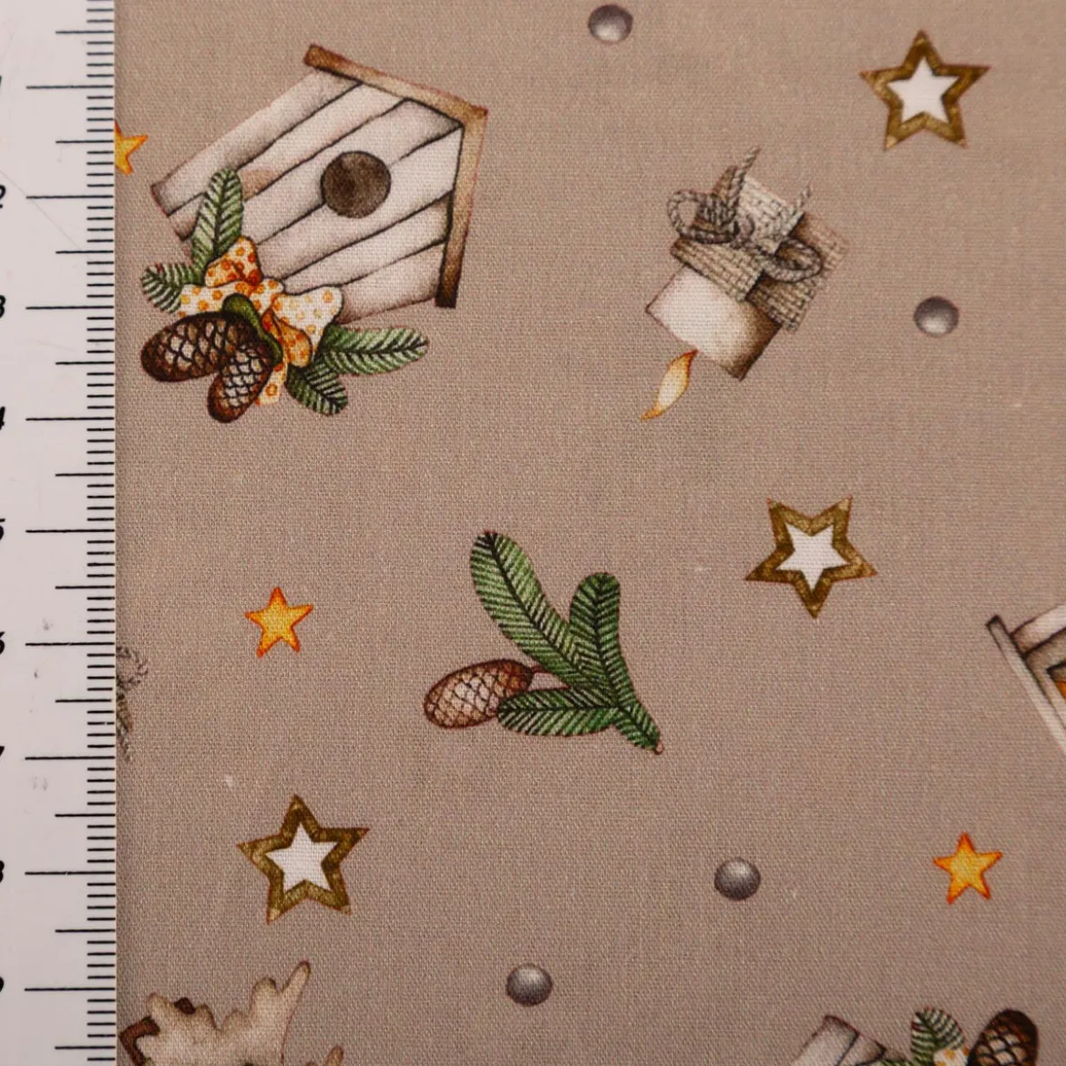 Weihnachtsstoff Baumwollstoff Popeline Allover Weihnachtsmotive beige 1,45m Breite