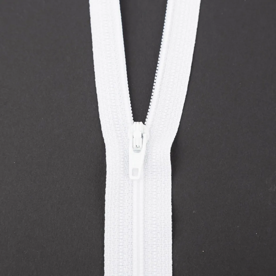 YKK Reißverschluss Kunststoffspirale teilbar 3mm 45cm lang in versch. Farben