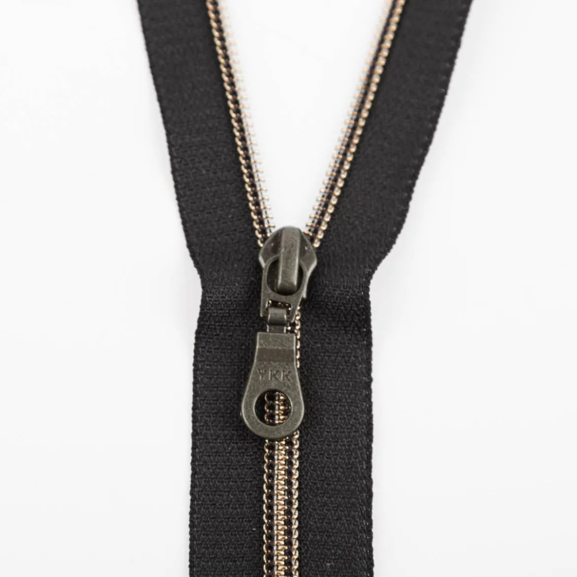 YKK Reißverschluss Kunststoff-Deko-Spirale teilbar 5mm 25cm lang in der Farbe schwarz
