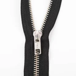 YKK Reißverschluss Metall silber 2-Wege teilbar 5mm 60cm lang in der Farbe schwarz