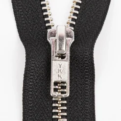 YKK Reißverschluss Metall silber teilbar 5mm 30cm lang in der Farbe schwarz