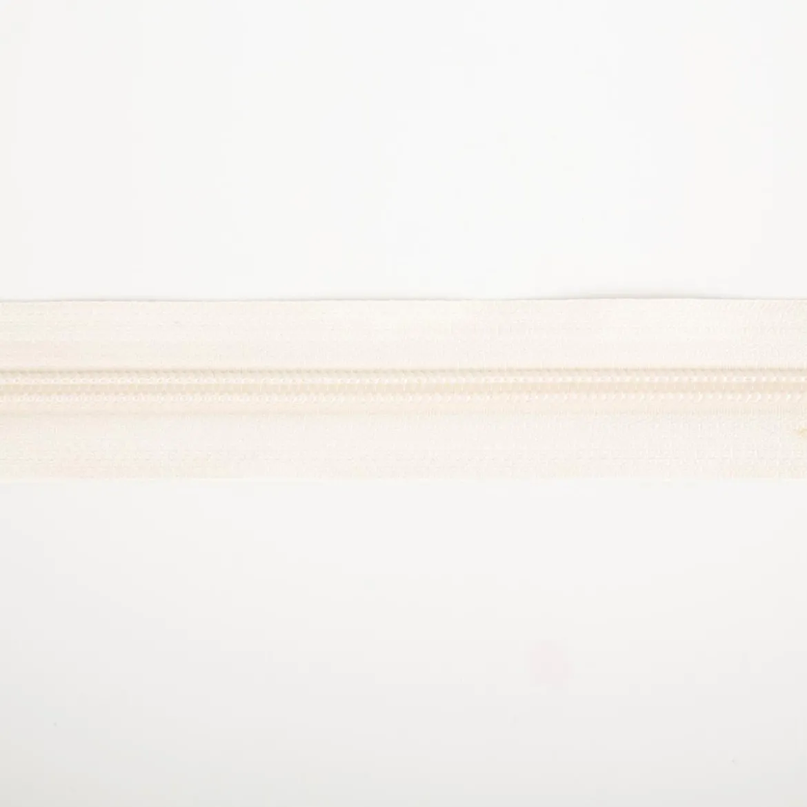 YKK Reißverschluss Meterware Kunststoffspirale 5mm in 3cm Breite individuell zuschneidbar Ecru