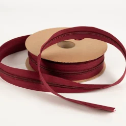 YKK Reißverschluss Meterware Kunststoffspirale 5mm in 3cm Breite individuell zuschneidbar Dunkelrot