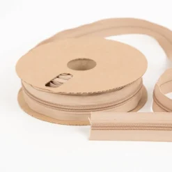 YKK Reißverschluss Meterware Kunststoffspirale 5mm in 3cm Breite individuell zuschneidbar Beige