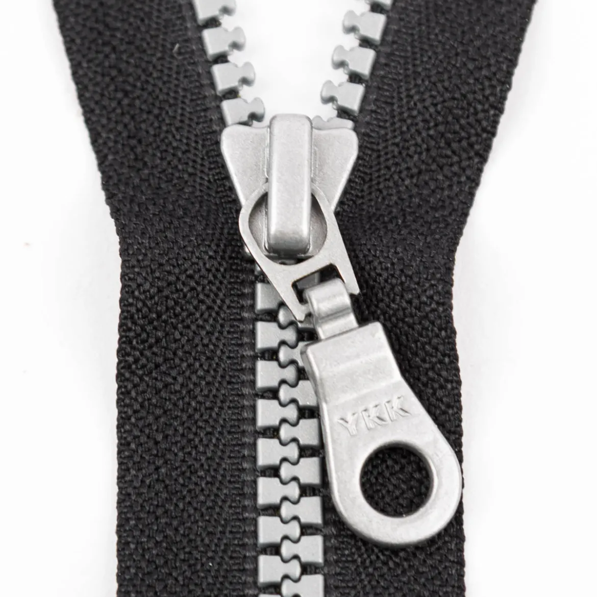 YKK Reißverschluss Vislon teilbar silber 5mm 30cm lang in der Farbe schwarz