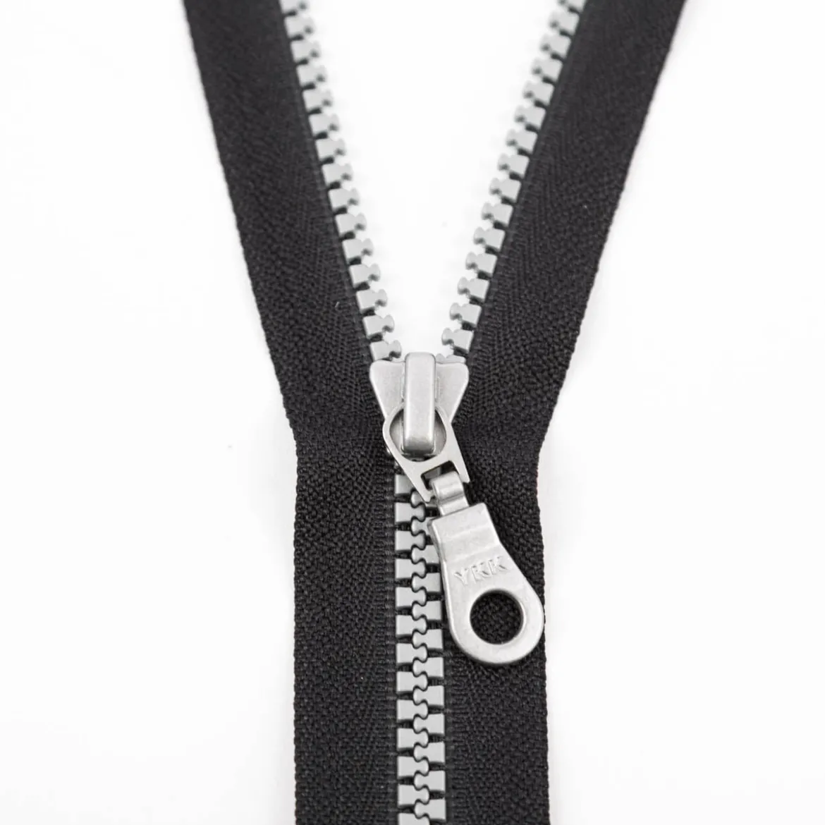 YKK Reißverschluss Vislon teilbar silber 5mm 50cm lang in der Farbe schwarz