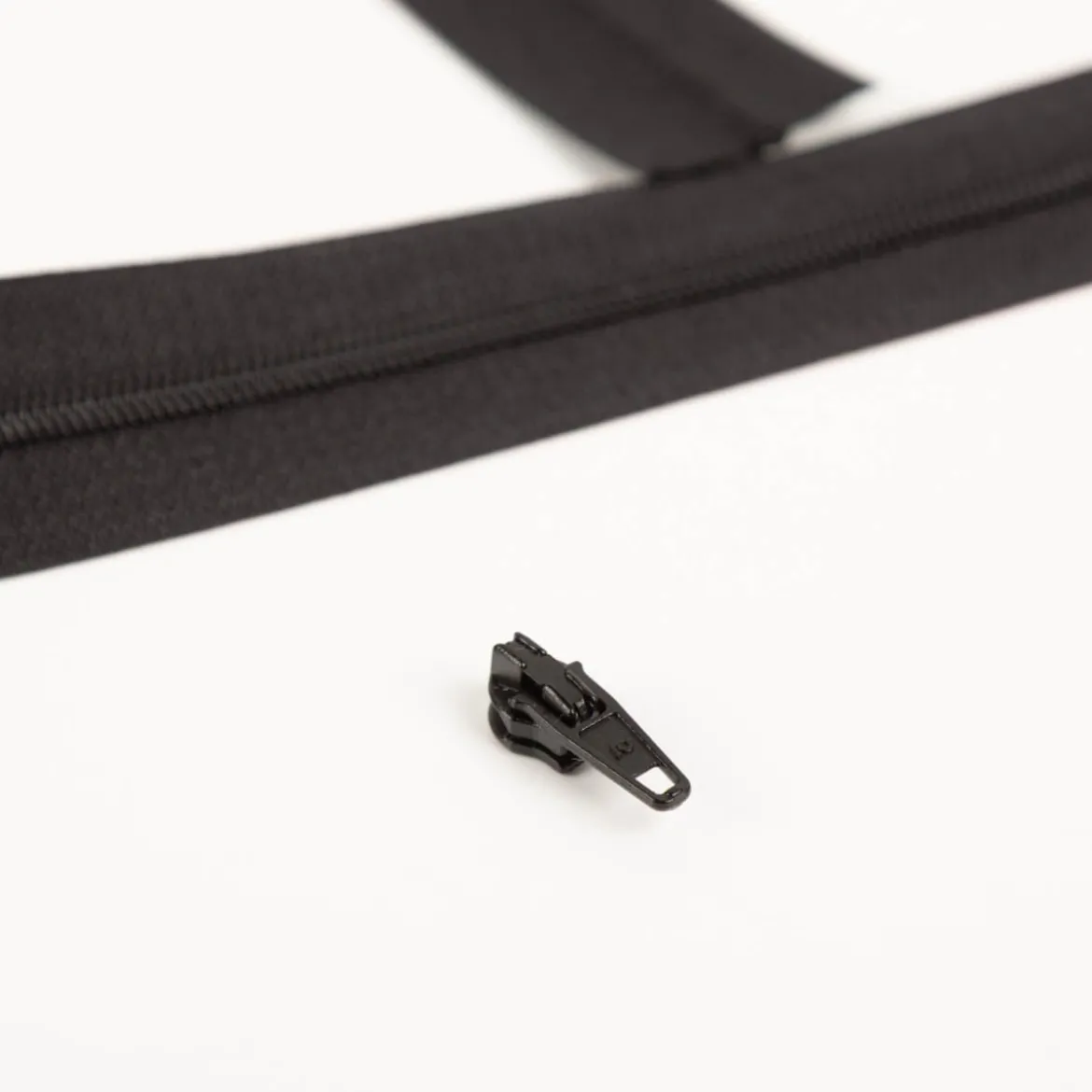 Zipper Schwarz lackiert Feinzinkdruckguss für Reißverschluss 25mm